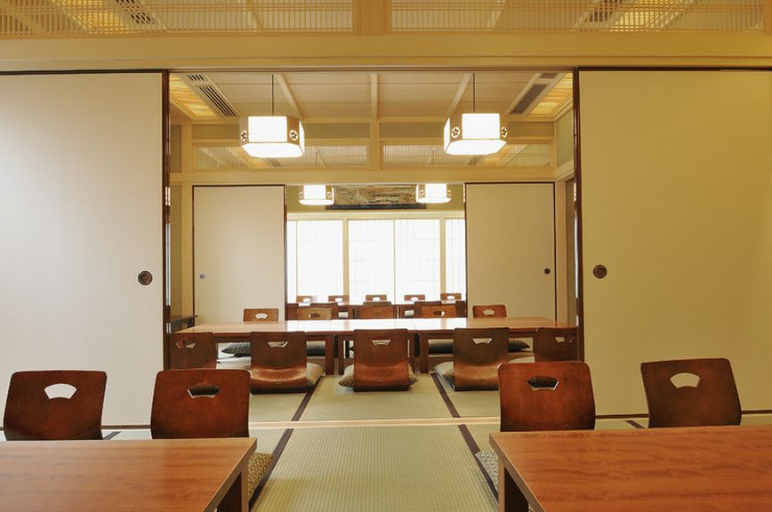 畳の部屋は最大40名様までご利用いただけます