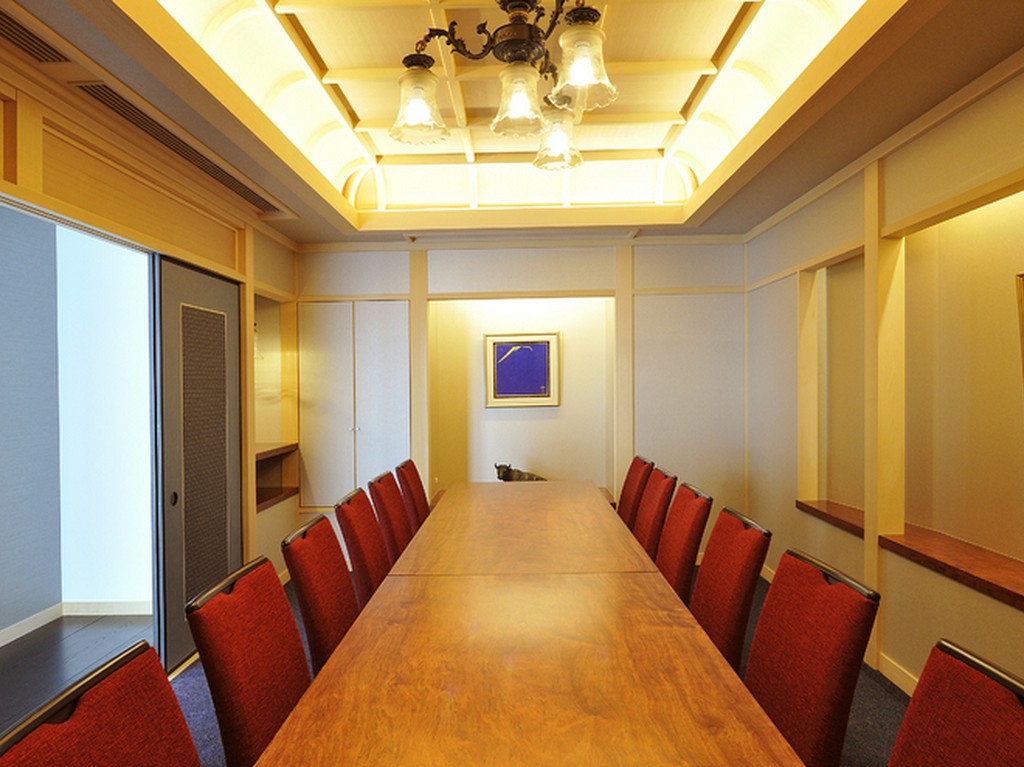 畳の和室、テーブル席などがあります