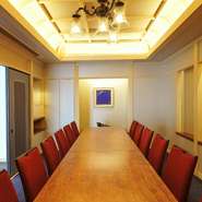 2階と3階に畳の和室とテーブル席があるので、さまざまな用途でご利用いただけます。結婚式の二次会や女子会、ちょっとしたパーティなどでもご利用可能です。