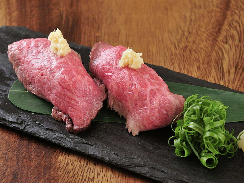 あっさりといただける『牛炙り寿司（二貫）』