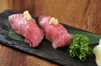 あっさりといただける『牛炙り寿司（二貫）』