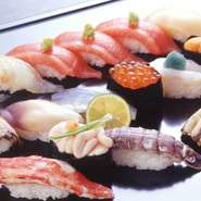 お寿司や和食だけを提供するのではなく、旬の食材としっかり向き合い、創作料理や一品料理も楽しんでもらえるようにしています。北海道の旬の食材は【寿司 和食 しかま】でお楽しみください。