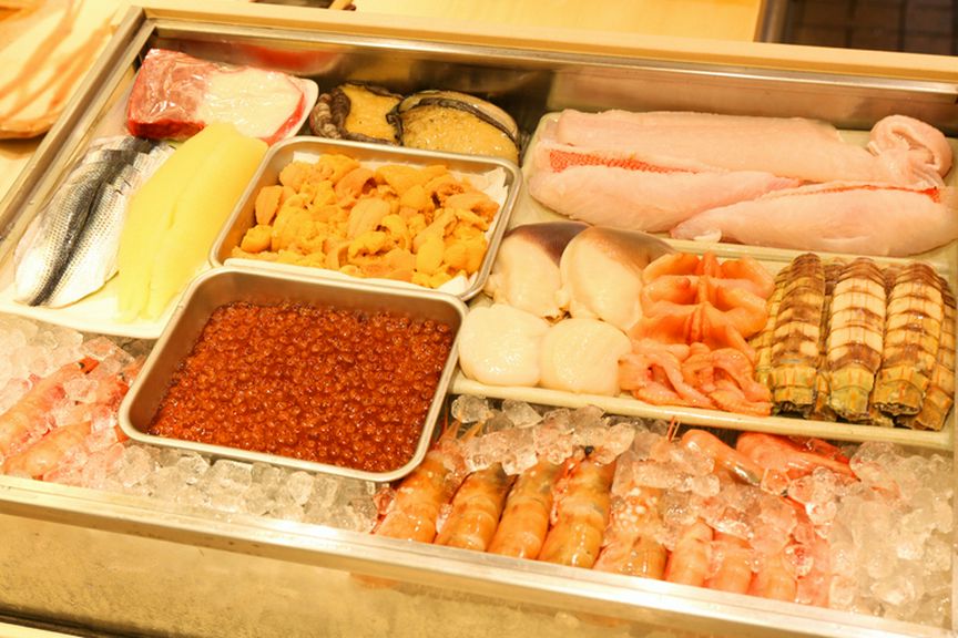 旬の移り変わりを大切に吟味を重ね、厳選される朝獲れの魚介