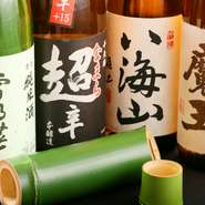 【すし善】オリジナルの『雪乃華』や『なまら超辛』など、北海道の銘柄に加え、全国各地の蔵元から集められている日本酒。寿司や一品料理と共に、じっくりと楽しみたい銘酒が充実しています。