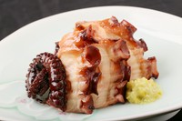 甘辛い味付けが、お酒をより一層進ませてくれる『煮たこ』