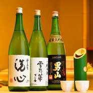 ネタやシャリの味に決して負けることなく、且つ、サポートという大役を果たすお酒は、約10種類ほど。味わいを引き立たせつつも、出しゃばることがない存在感のある日本酒が揃っています。