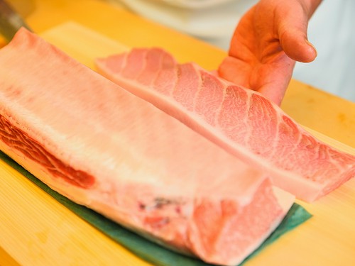さまざまな魚介の美味しさが光るよう、切り方もその都度変化