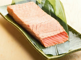 美しい桃色に輝く、北海道付近の海域でしか入手できない「大助」