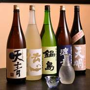 魚の旨味を十二分に引き出す純米吟酒をメインにセレクトしています。寒ブリに合わせるのならば、脂の多いブリにも負けない『鍋島』がオススメです。