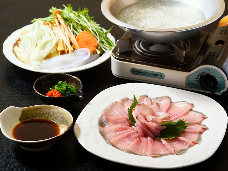 脂がたっぷりとのった『天然寒ブリしゃぶしゃぶ』(2人前)