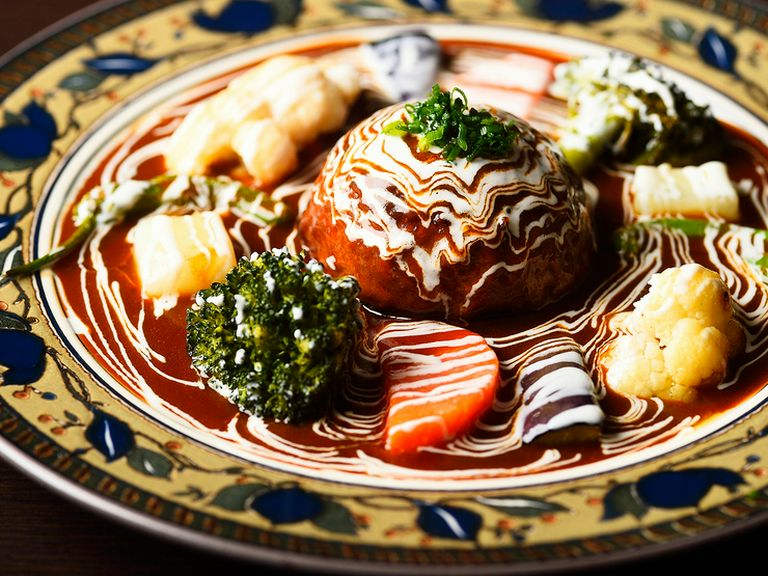 美しい盛りつけに心が躍る『ハンバーグステーキ・シチューソース』