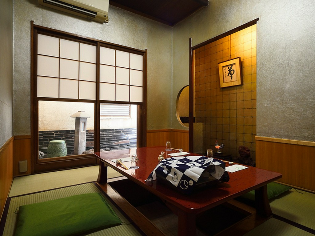 宝暦10年創業の老舗店で、ゆるりと過ごす