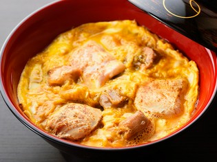 伝統と革新の融合『“極”親子丼～炙り熟成ささみ入り～』