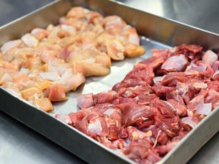 “丸ト体”で仕入れて捌くから、いつでも新鮮な味で提供できます