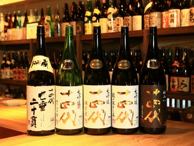 全国各地の銘酒が90種類以上。料理の味を引き立てる銘柄を厳選