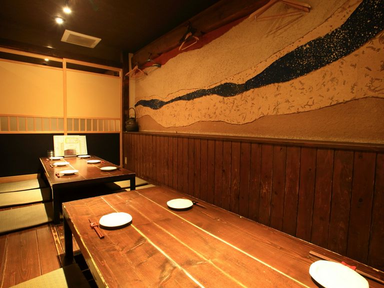 宮崎らしい演出が光る落ち着いた空間、人気の個室は早めの予約を