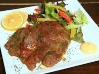 スパイシーな風味と深いコクがたまらない『イベリコ豚カルビの特製漬け込み焼』