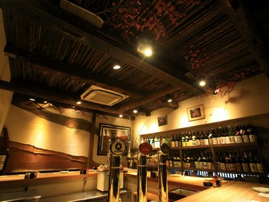 コの字型のカウンター席