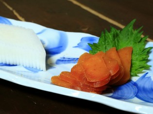 店内で手間暇かけてじっくりつくった『自家製からすみ』