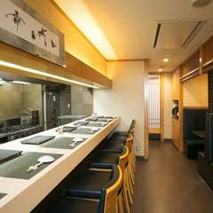 美味しい料理とお酒を楽しめるアットホームな空間