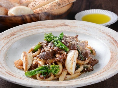 旬のジビエを使用した『猪のラグーソース手打ちパスタピチ』