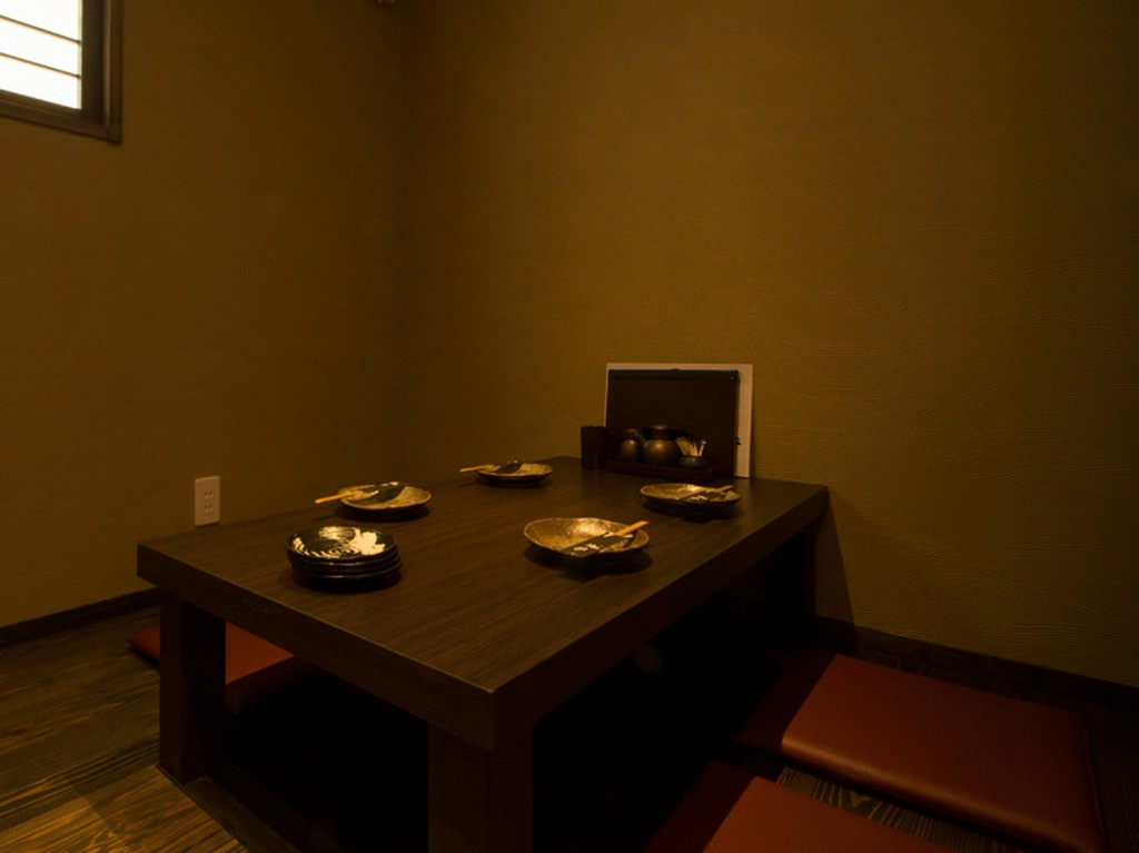 和モダンな落ち着いた雰囲気と極上の郷土料理でおもてなし