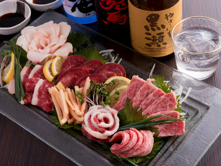 新鮮ならではの美味しさ『馬刺盛り合わせ』