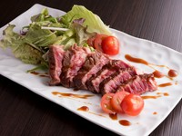 噛めば噛むほど旨味溢れる『熊本赤牛ステーキ』