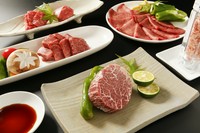 焼肉7種、サラダ、ナムル、御飯物、スープ、自家製豆乳アイス