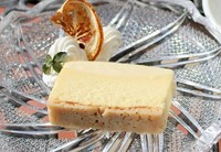 全ての素材にこだわり、日本全国から取り寄せてお作りしている豆腐チーズケーキ。
食後のデザートとして特別にご提供致します。
