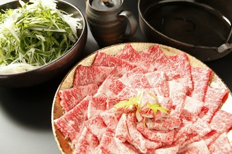 最高級A5ランクの和牛のみ！　飲み放題付きすき焼きコース