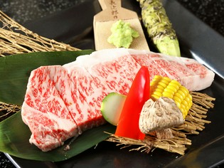 食感と濃厚な旨味が自慢。最高級の『特選ロース』