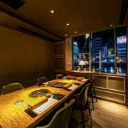 2名から16名まで収容可能な個室が複数　VIPルームもある