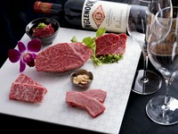氷点下エイジング製法で熟成した肉の5点盛り。日によってメニューが変わるので、当日のいいとこ取りです。