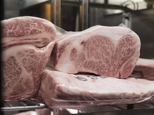 口に入れて溶けるサシと、上質なまろやかさの『神戸牛』