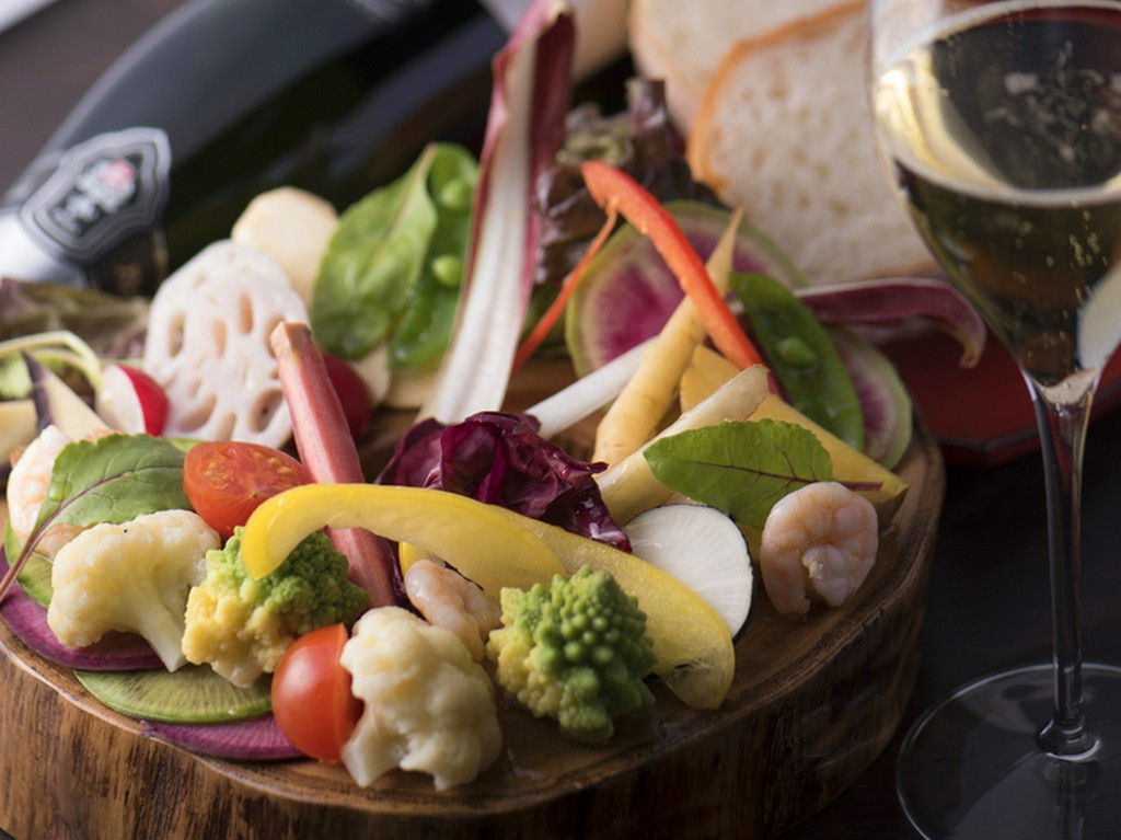 契約農家がつくる、上質な有機野菜などを中心に入荷