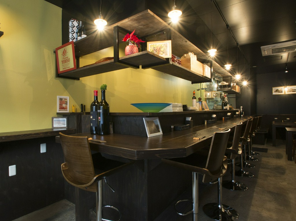 女性一人でも気兼ねなく。ワインバーのように気軽に楽しむ一杯