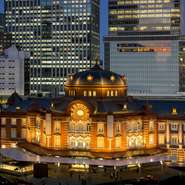 各方面からお集まりに最高な立地。お待ち合わせしやすい場所もございます。丸の内の街を眺めながら　気兼ねなくお楽しみいただけます。