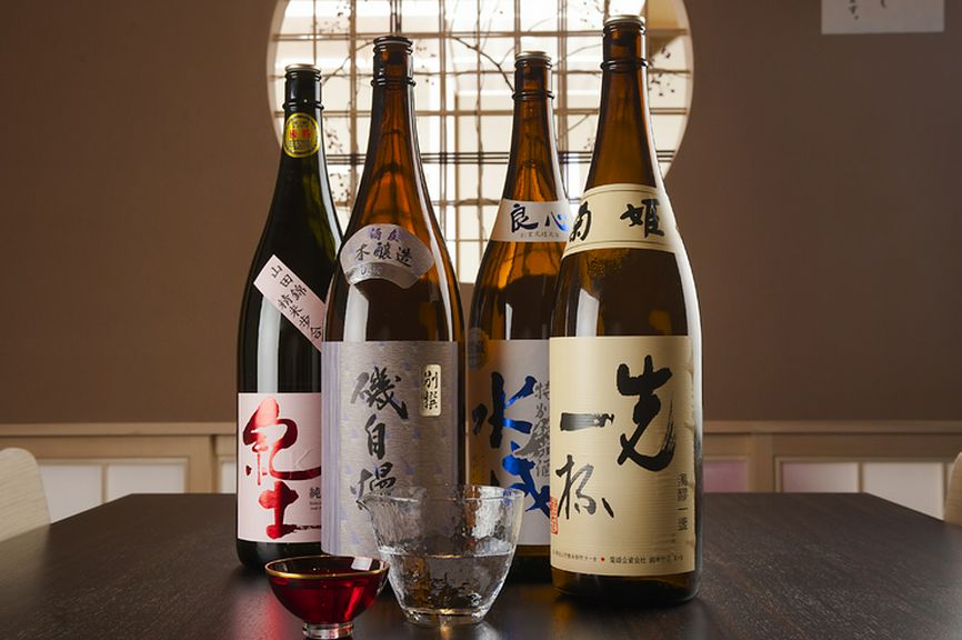 酢飯に合う柔らかな口当たりのものを揃えている日本酒