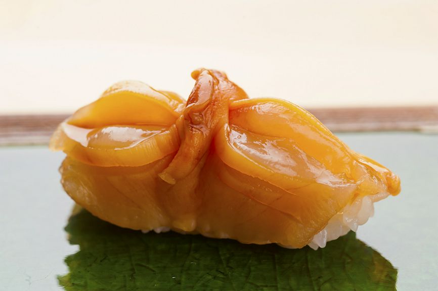肉厚で弾けるような食感が楽しめる閖上産『赤貝』