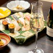 酢飯に合うシャンパンやワインも揃っています。グラスワインもあるので、好みや気分で飲み比べもできます。