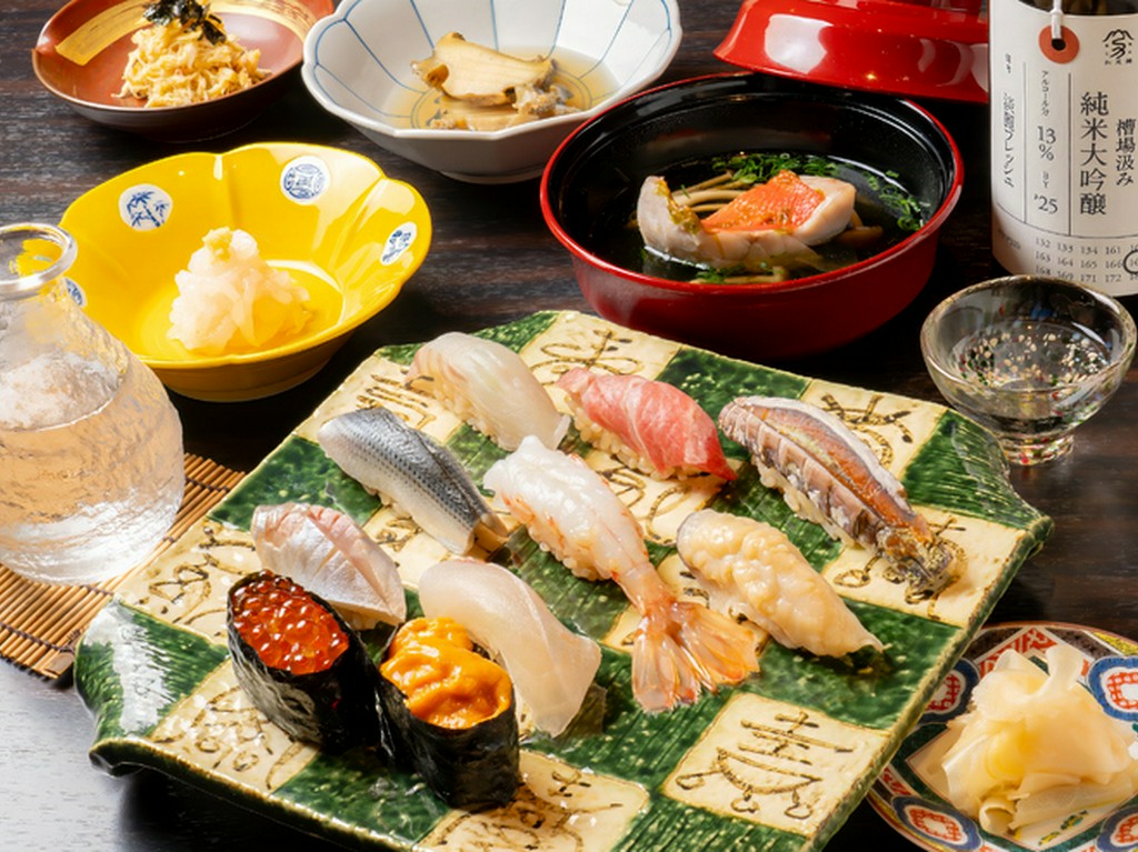 旬の食材を季節に応じて調理、盛り付けをし、ご提供させて頂きます。