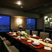 札幌一の繁華街すすきのから徒歩圏内でありながら、自然豊かな中島公園に隣接する【シティホテル プレミアホテル 中島公園 札幌】。その24階にある【和乃八窓庵】。上層から眺められる景色も評判です。