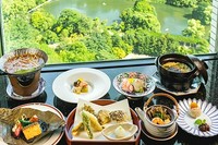 3種類のメイン料理よりお好きな物をお選びください。

①花山椒スープ仕立て  真鯛しゃぶしゃぶ  旬野菜一式
②留寿都高原ポークヒレカツ 野菜添え　特製ソース
③鮎魚女蕗味噌焼き アスパラバター焼き他