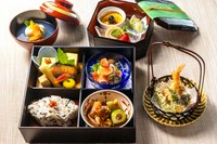 1日限定10食、平日(月～金曜/祝日を除く)限定
前日の昼12時までに要予約

※お一人様料金です。 ※2名様より承ります。 ※写真はイメージです。 <サービス料込・税込>