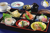 2日前の12時までに要予約
<サービス料込・税込>
※写真はイメージです。
※季節・仕入により料理内容が変更になる場合がありますのでご了承ください。