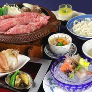 お電話にてお問合せ下さい。

以下の3点をサービスいたします。
●乾杯用スパークリング　●記念写真のセッティング　●親族紹介のしおり作成

【オプション】卓上花5,000円～ご用意いたします。

※3日前までの要予約　
※ご親族様ご紹介しおり希望の場合には2週間前までにご予約下さい。
※お一人様料金です。
※4名様より承ります。
※個室をご希望のお客様はお申し付けください。　
※写真はイメージです。サービス料込・税込