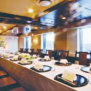 ◆祭壇／その他

・祭壇料（生花・仏具一式含む） / ￥55,000 または ￥77,000
・供物（一対） / プラン内
・読経室料 / プラン内
・僧侶控室（一室） / プラン内

※祭壇をご希望のお客様は7日前までにご予約ください。
