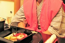 掘りごたつ個室、和室、椅子席の洋個室など個室も充実しております。ご不明点など お気軽にご相談ください