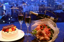 毛蟹を始め　いくらや帆立、道産肉など北海道食材が楽しめるコース料理
＜サービス料込・税込＞